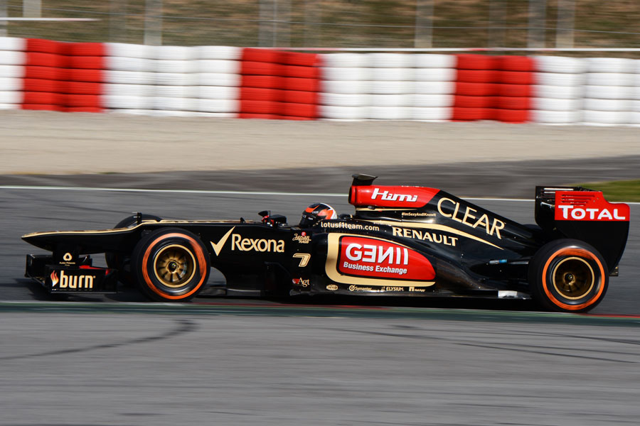 Kimi Raikkonen on track on the hard tyres