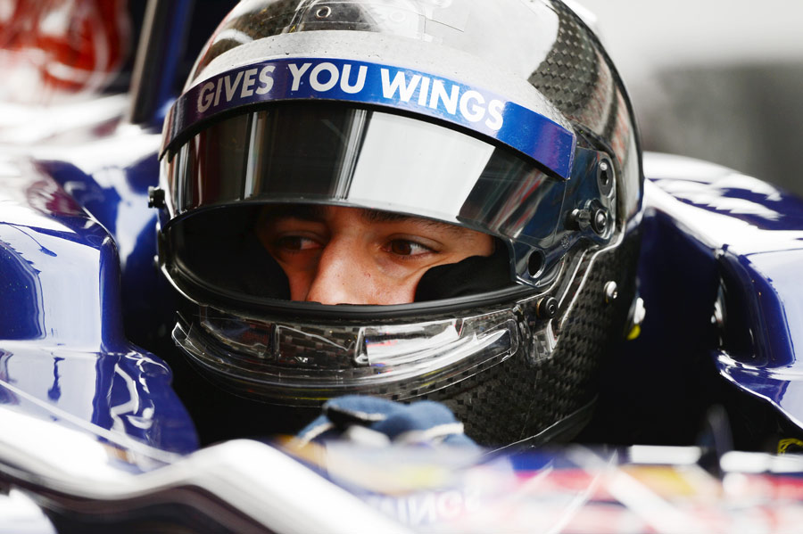 Daniel Ricciardo wears a new helmet in the Toro Rosso 