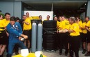 Damon Hill celebrates his 100th grand prix with team boss Eddie Jordan