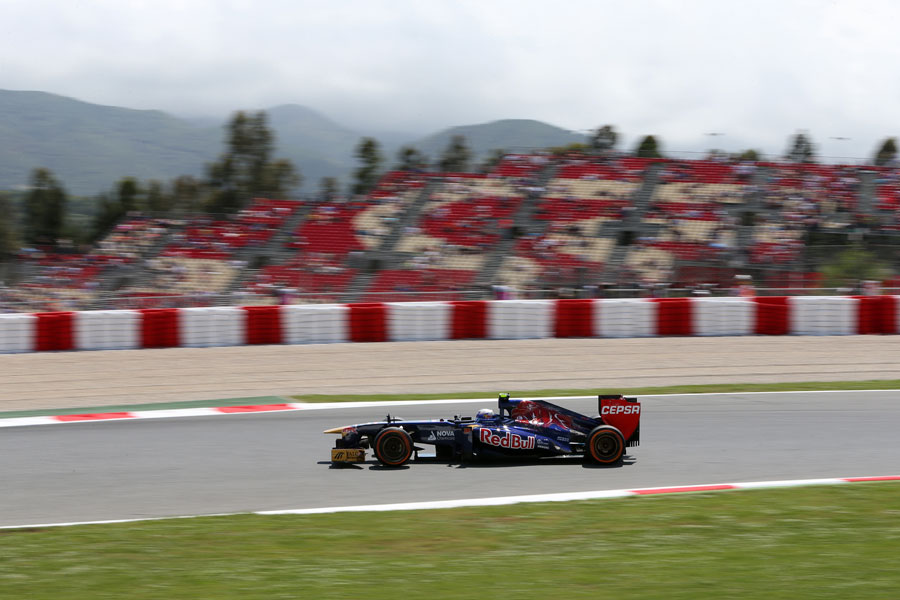 Daniel Ricciardo at speed on the hard tyre