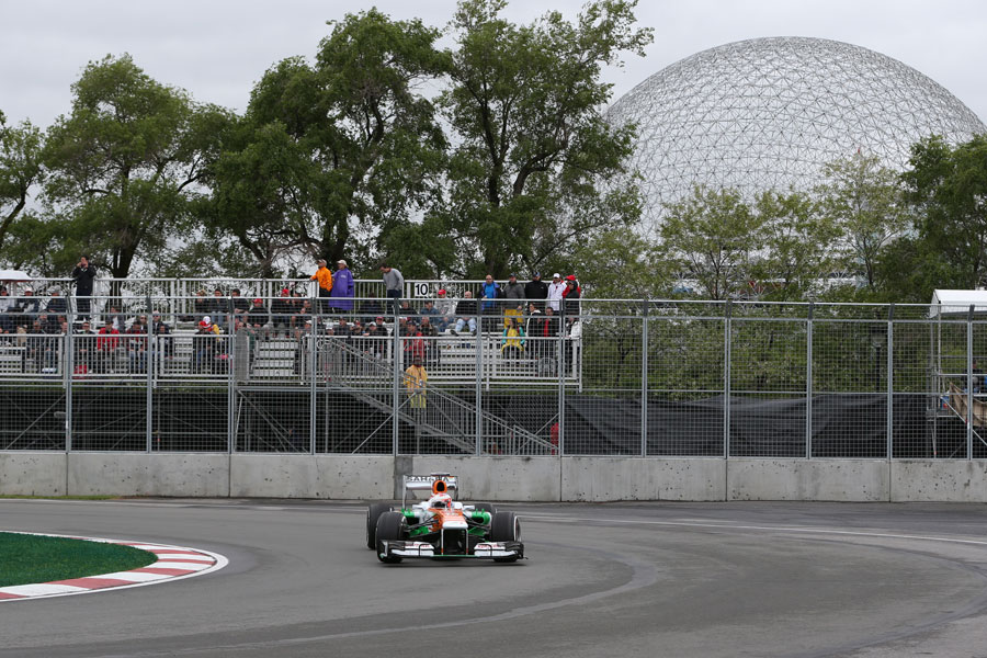 Paul di Resta rounds the hairpin on medium tyres