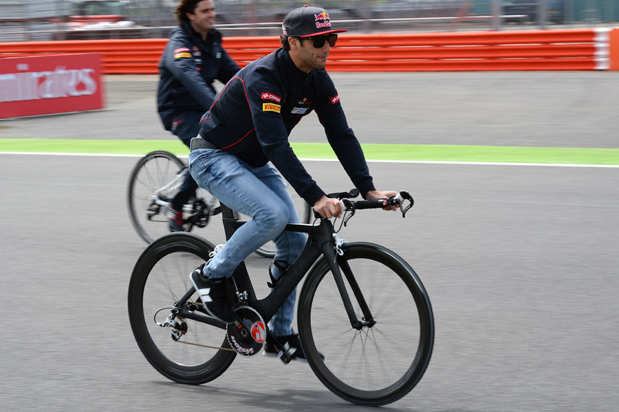 Daniel Ricciardo cycles the circuit on Thursday