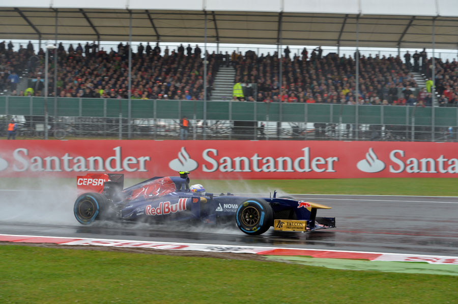 Daniel Ricciardo tackles Turn 1 during the first session