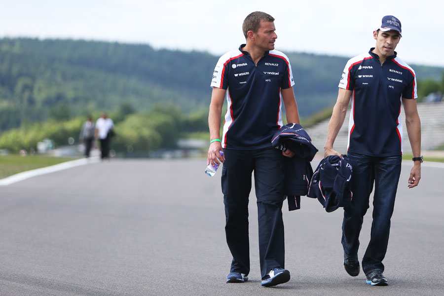 Pastor Maldonado walks the track with a Williams engineer