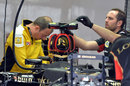 Lotus and Renault engineers work on Romain Grosjean's car