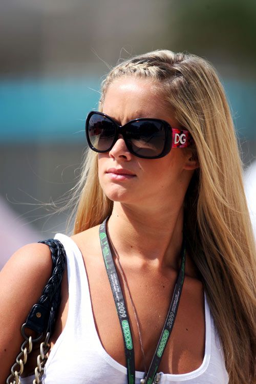 A girl in the pits at the Abu Dhabi Grand Prix