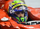 Felipe Massa returns to the pits
