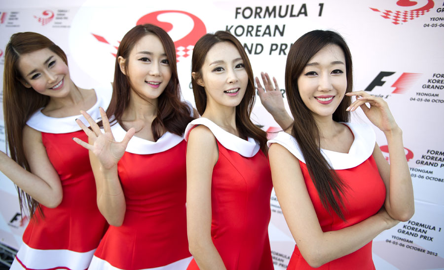 Grid Girls at the circuit