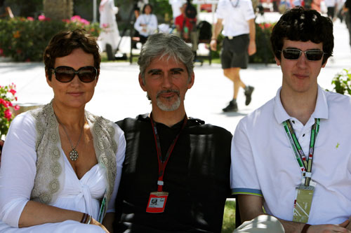 1996 champion Damon Hill with his family