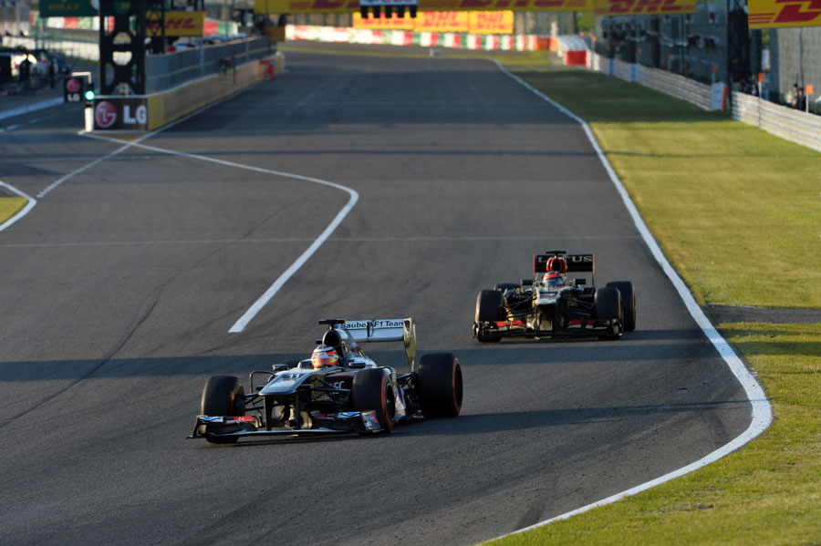Kimi Raikkonen stalks Nico Hulkenberg in to Turn 1