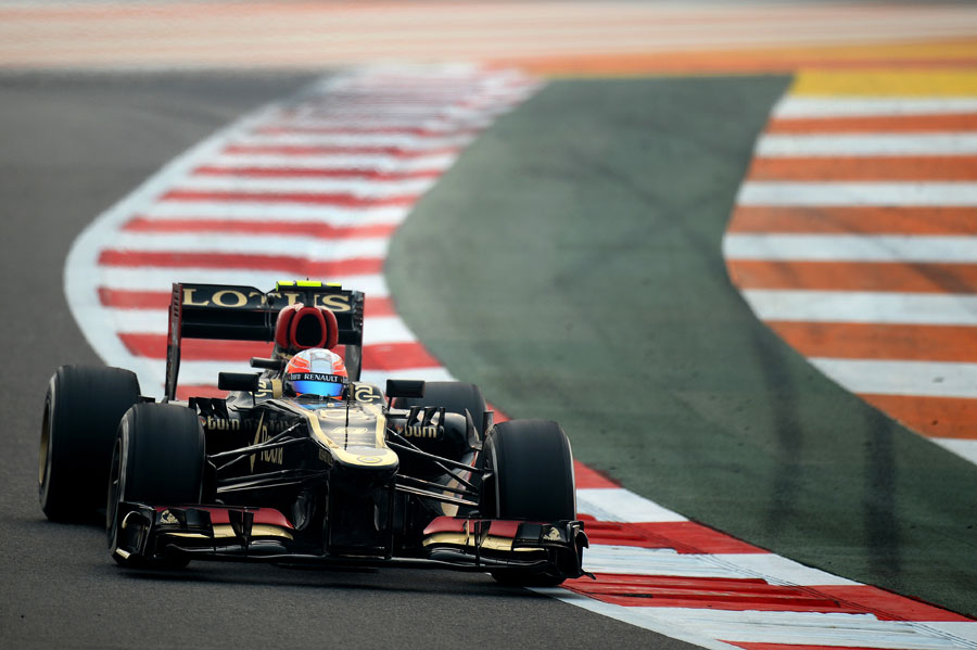 Romain Grosjean on track on medium tyres