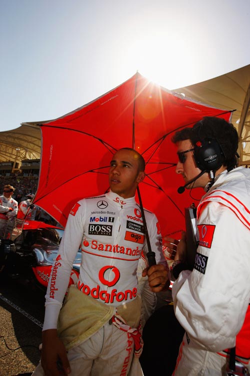 Lewis Hamilton takes some shade