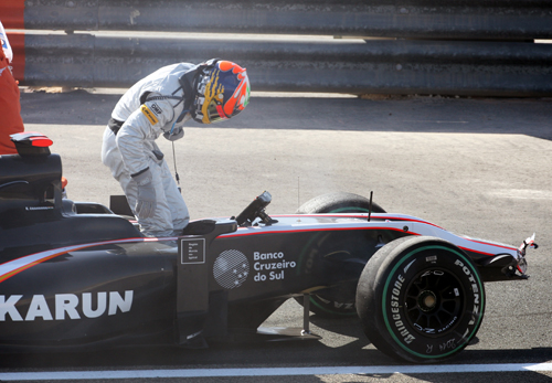 Karun Chandhok's first grand prix ends on the second lap