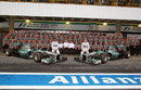 Nico Rosberg, Lewis Hamilton and the Mercedes team pose for an end-of-season photo