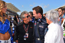 Mario Andretti chats to Christian Horner and Bernie Ecclestone on the grid