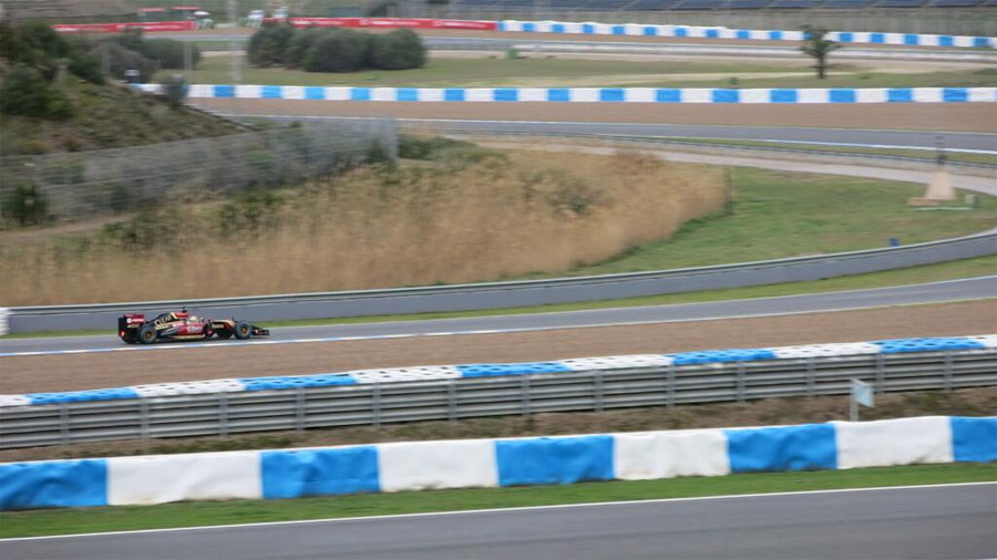 Pastor Maldonado on track in the Lotus E22 during the team's filming day
