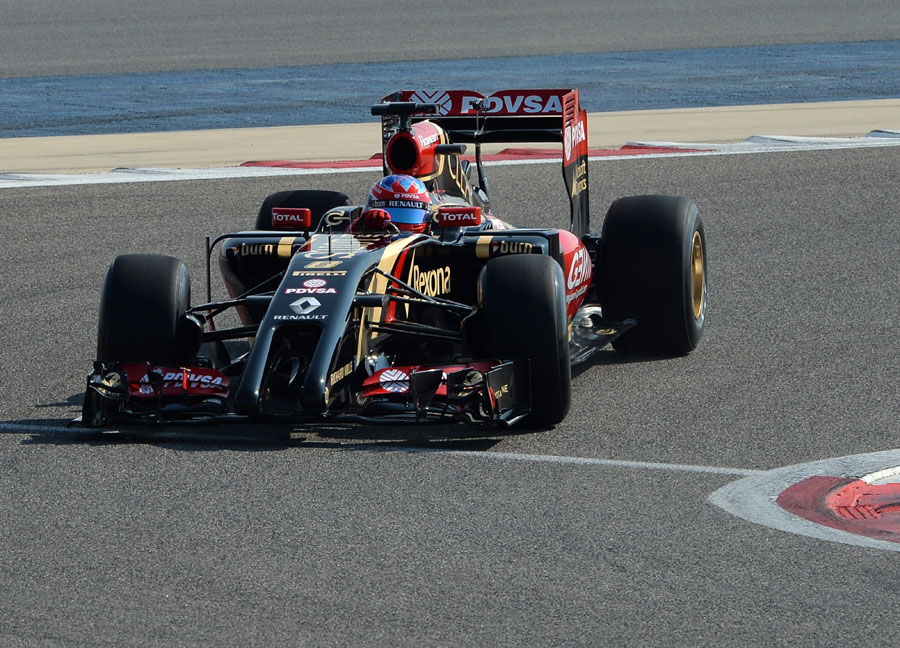 Romain Grosjean aims for the apex on his first lap in the Lotus E22