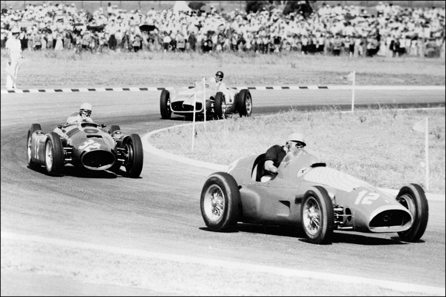 Juan Manuel Fangio stalks the Ferrari of Gonzalez and Lancia of Ascari 
