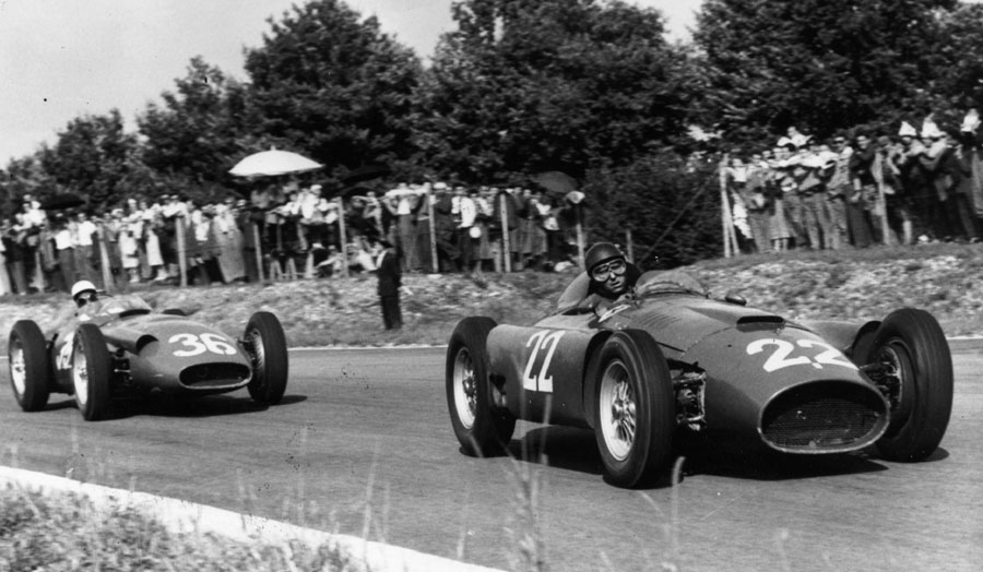 Stirling Moss hunts down Juan Manuel Fangio at Monza