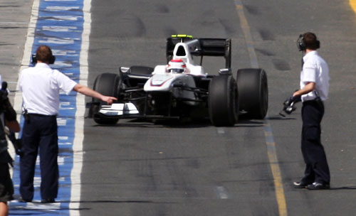 Kamui Kobayashi limps back to the pits