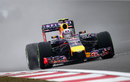 Daniel Ricciardo powers through the spray in qualifying 