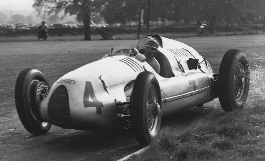 Tazio Nuvolari on his way to victory at Donington
