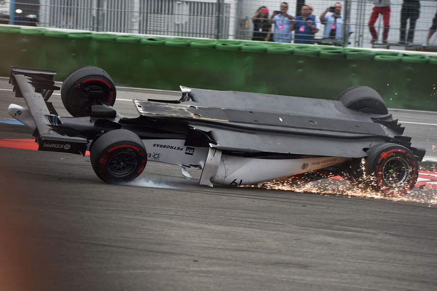 Felipe Massa barrell-rolls in his Williams