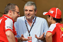 Maurizio Arrivabene talks to Ferrari team principal Stefano Domenicali and Felipe Massa
