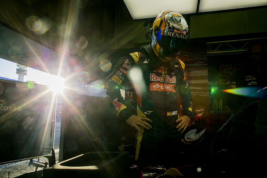 Carlos Sainz Jr waits to climb into the STR10 on Sunday