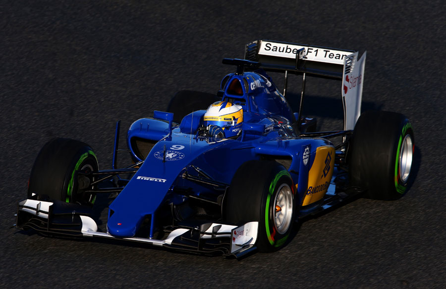 Marcus Ericsson enters a corner in the Sauber