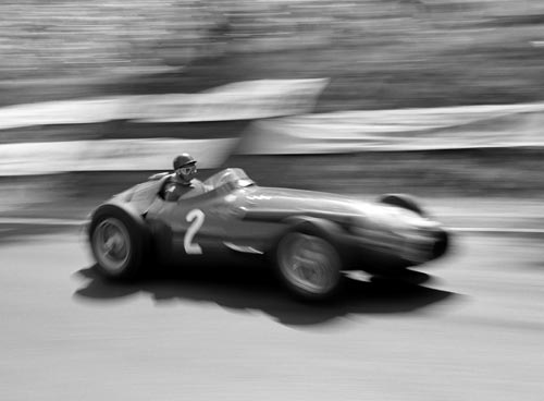 Juan Manuel Fangio on his way to winning the 1957 French Grand Prix