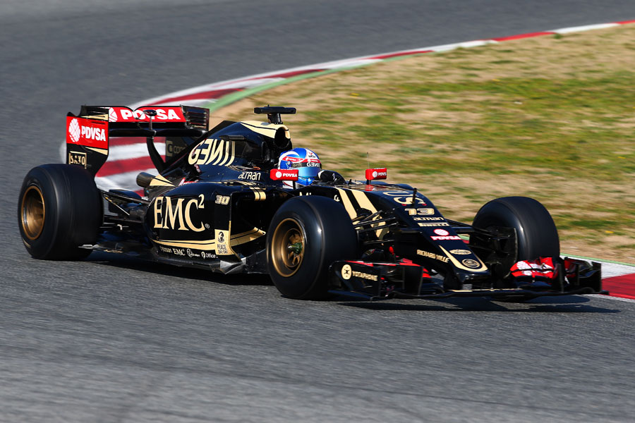 Jolyon Palmer puts the Lotus E23 through its paces
