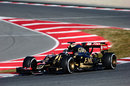 Romain Grosjean rounds the final corner in the Lotus E23