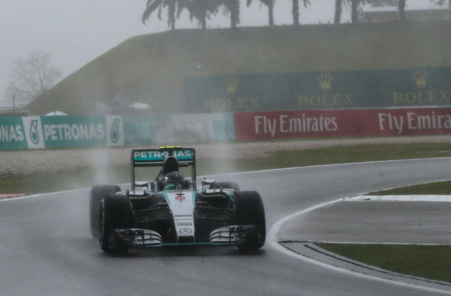 Nico Rosberg returns to the pits in heavy rain during Q2