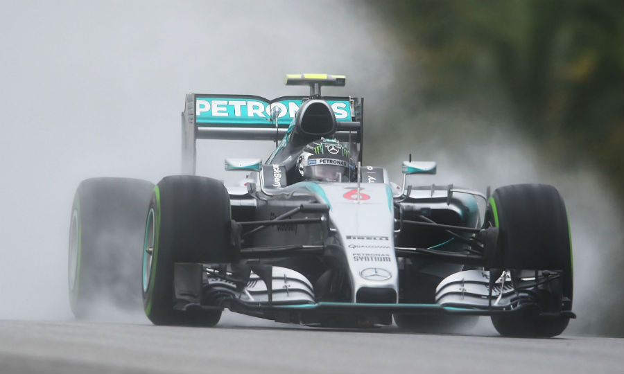 Nico Rosberg drives through the spray in qualifying