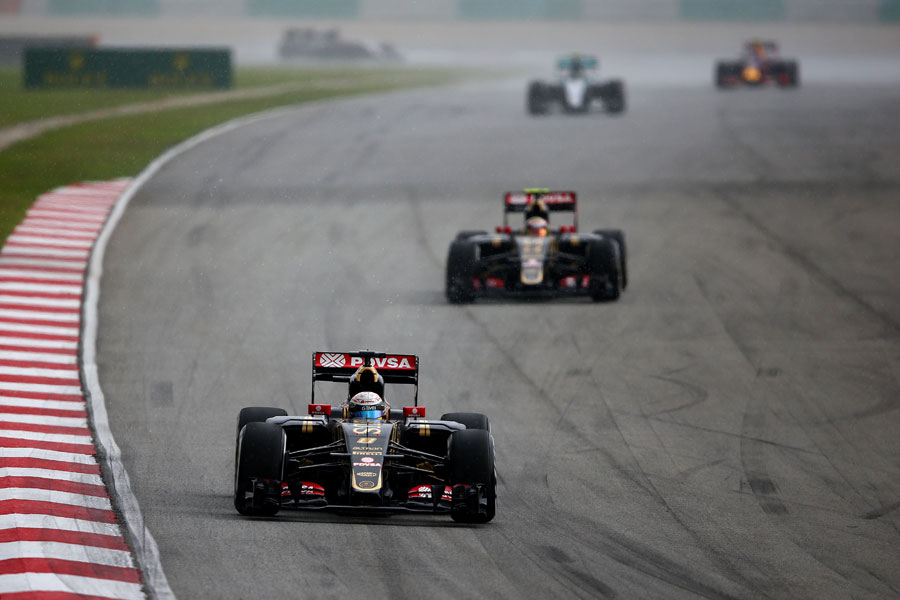 Romain Grosjean leads Pastor Maldonado on track
