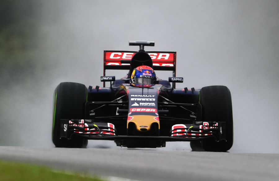Max Verstappen on track on the intermediates in Q3