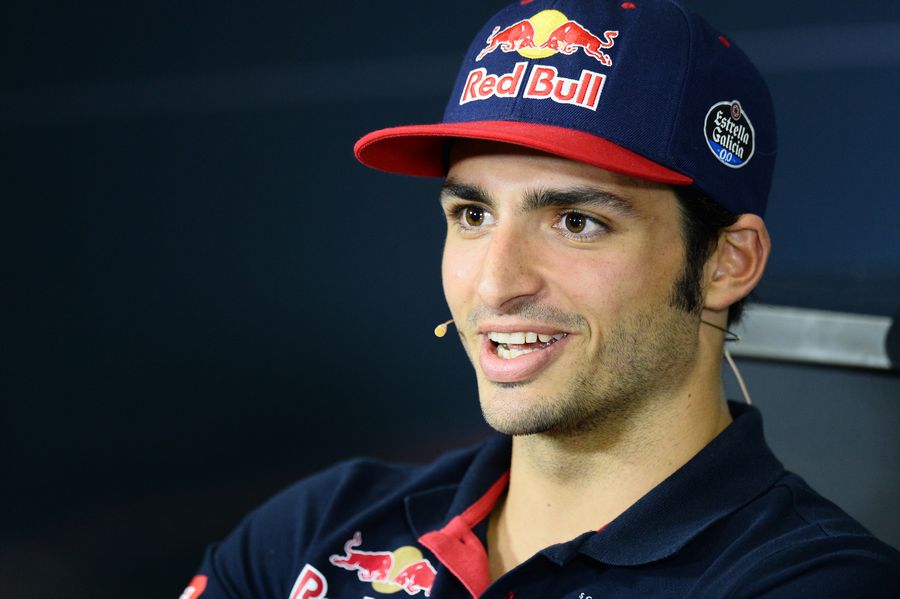 Carlos Sainz talks to the press at the Thursday press conference