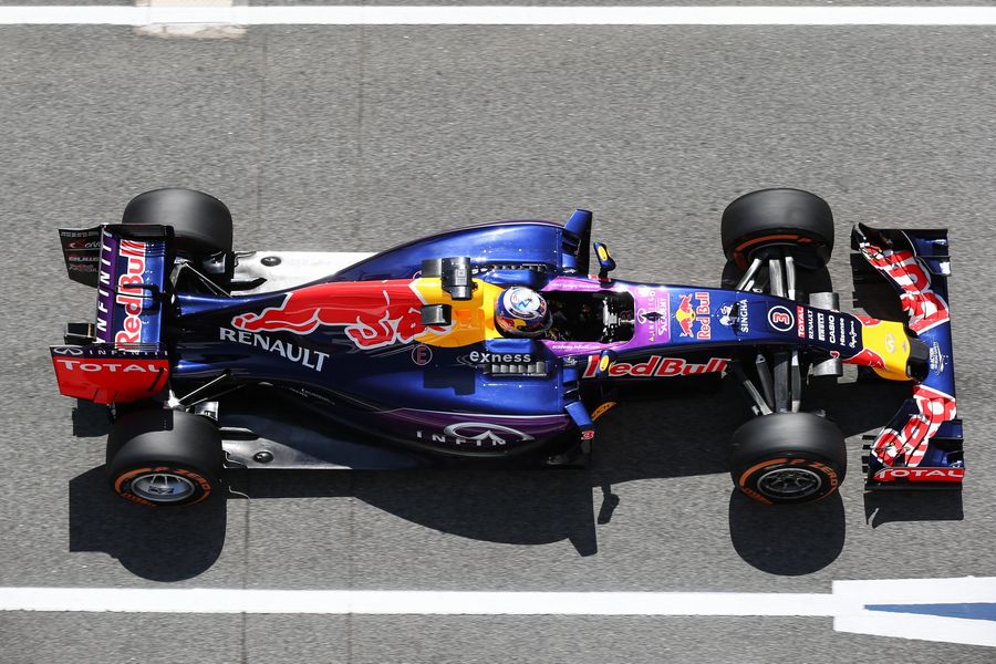 Daniel Ricciardo heads down the pit lane