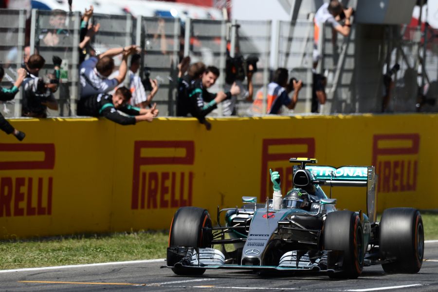 Mercedes congratulates the race winner  Nico Rosberg 