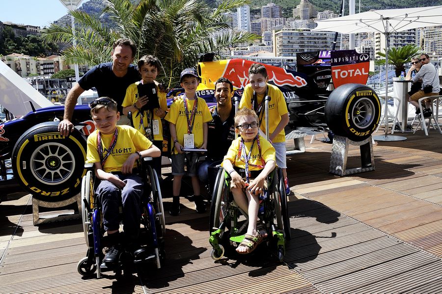 Christian Horner and Daniel Ricciardo with Starlight Childrens Foundation guests 
