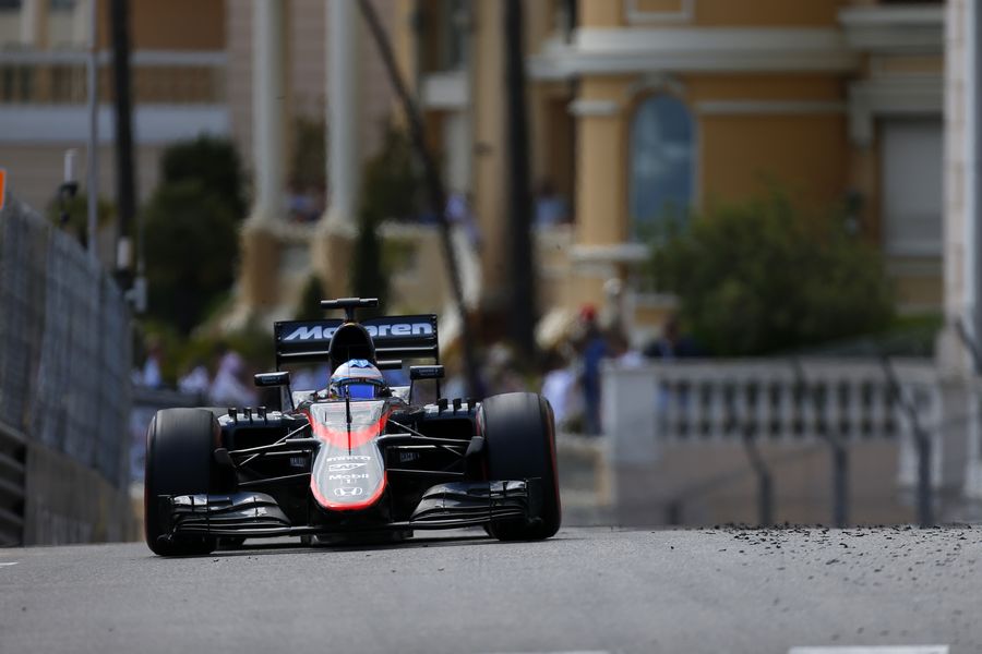 Fernando Alonso tops the hill at Beau Rivage