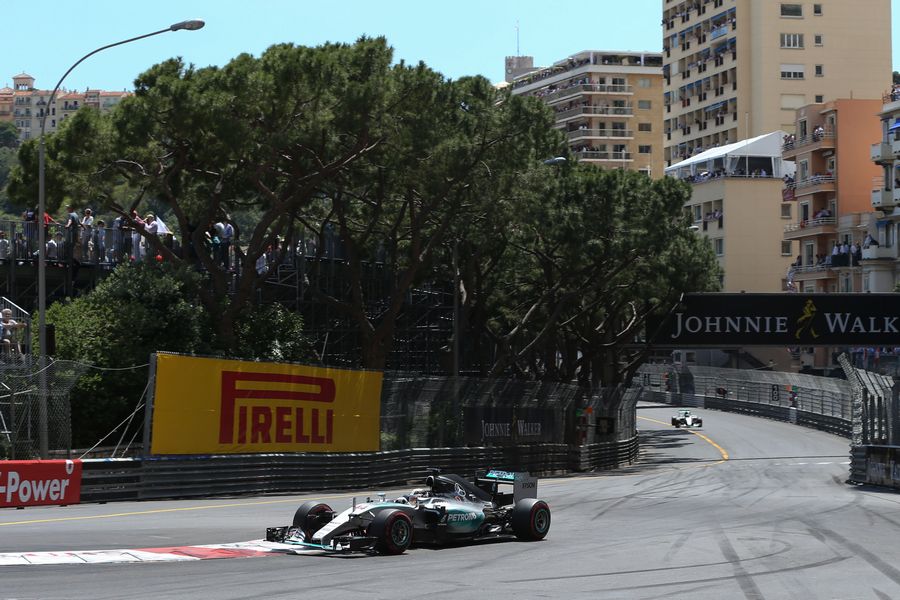 Lewis Hamilton extends his lead