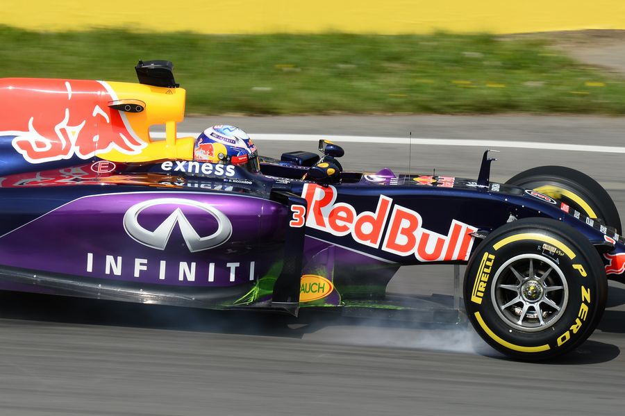 Daniel Ricciardo locks up in the Red Bull