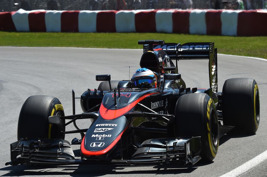 Fernando Alonso on track after finishing the engine replacement