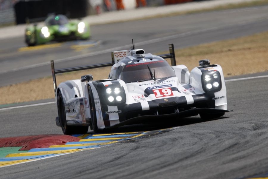 The Porsche 919 Hybrid of Nico Hulkenberg, Earl Bamber and Nick Tandy on track at Le Mans 24 Hours