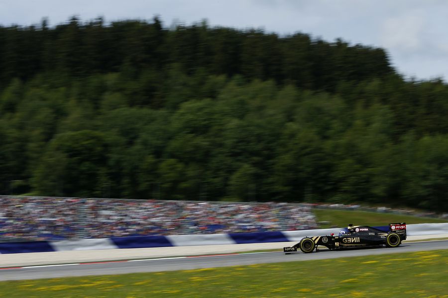 Jolyon Palmer on track in the Lotus