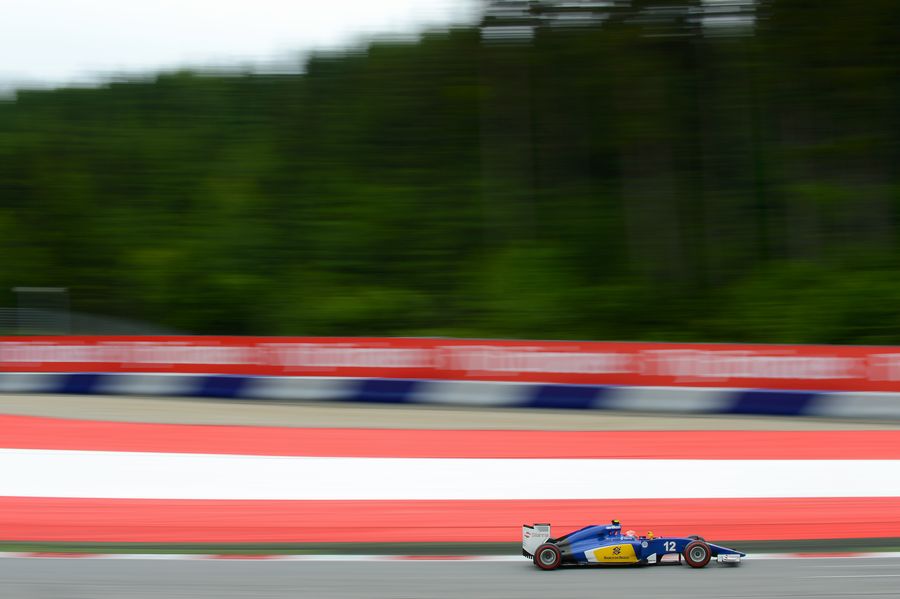 Felipe Nasr at speed in qualifying