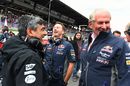 Peter Prodromou talks with Christian Horner and Helmut Marko on the grid