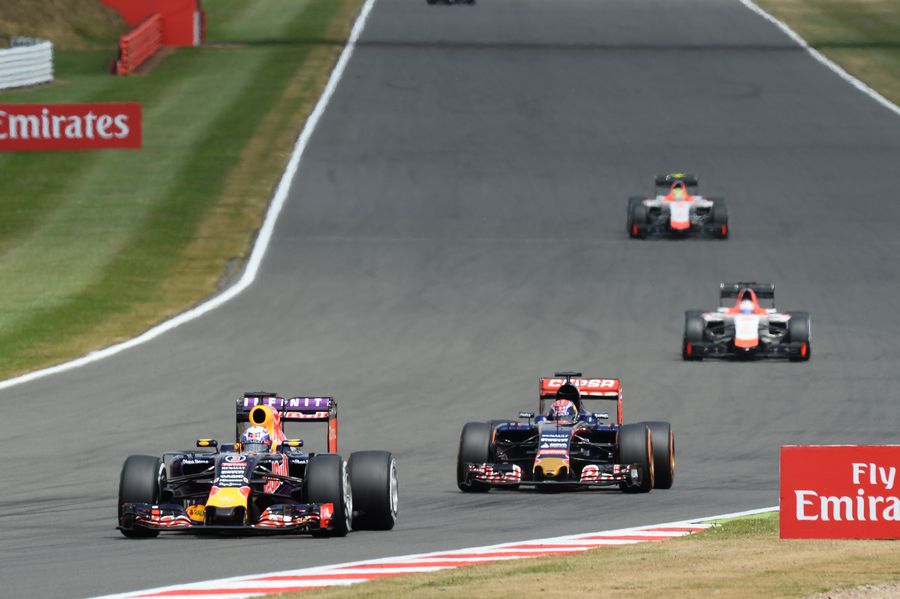 Daniel Ricciardo struggles to keep his pace